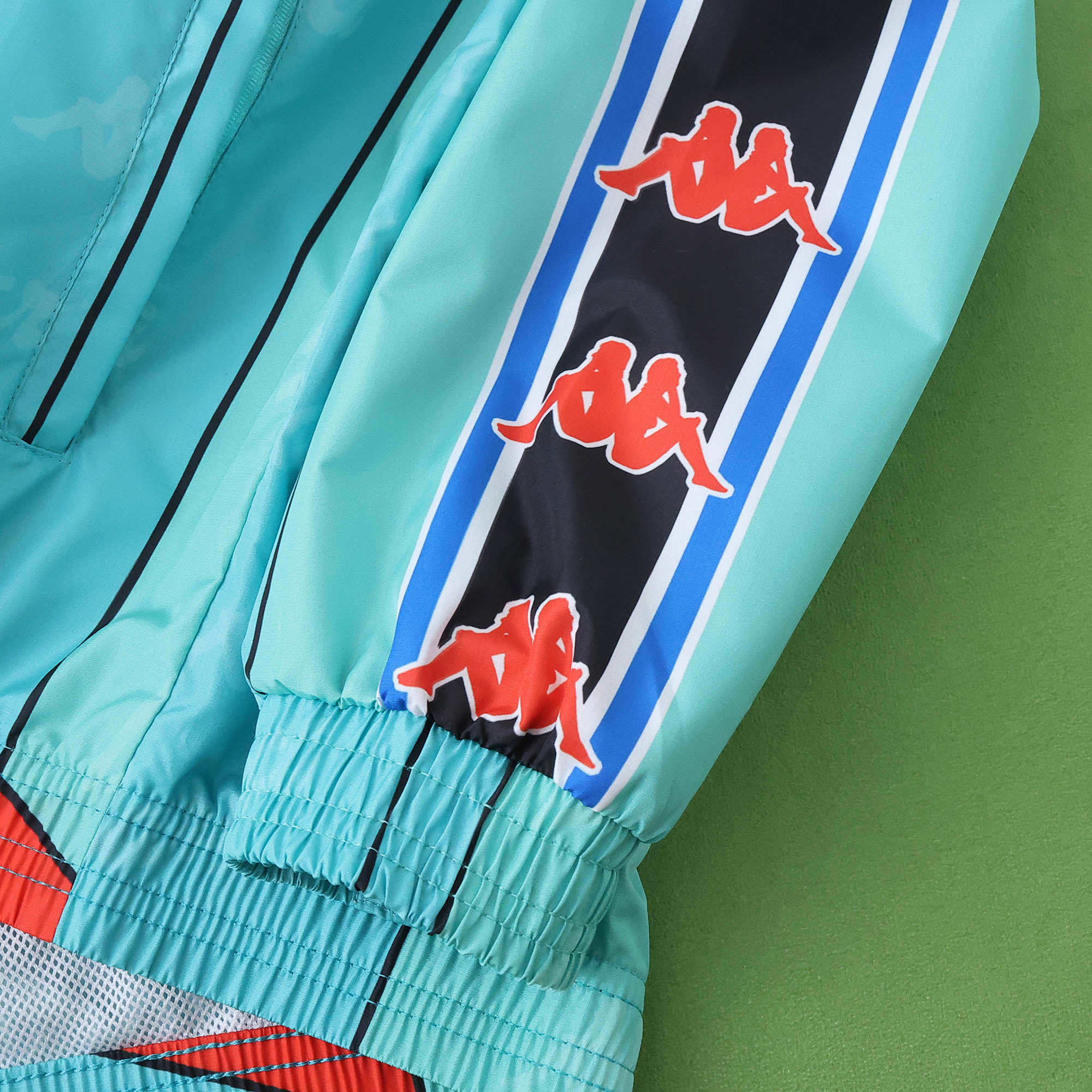Barcelona 'Vintage 90s' - Hooded Jacket